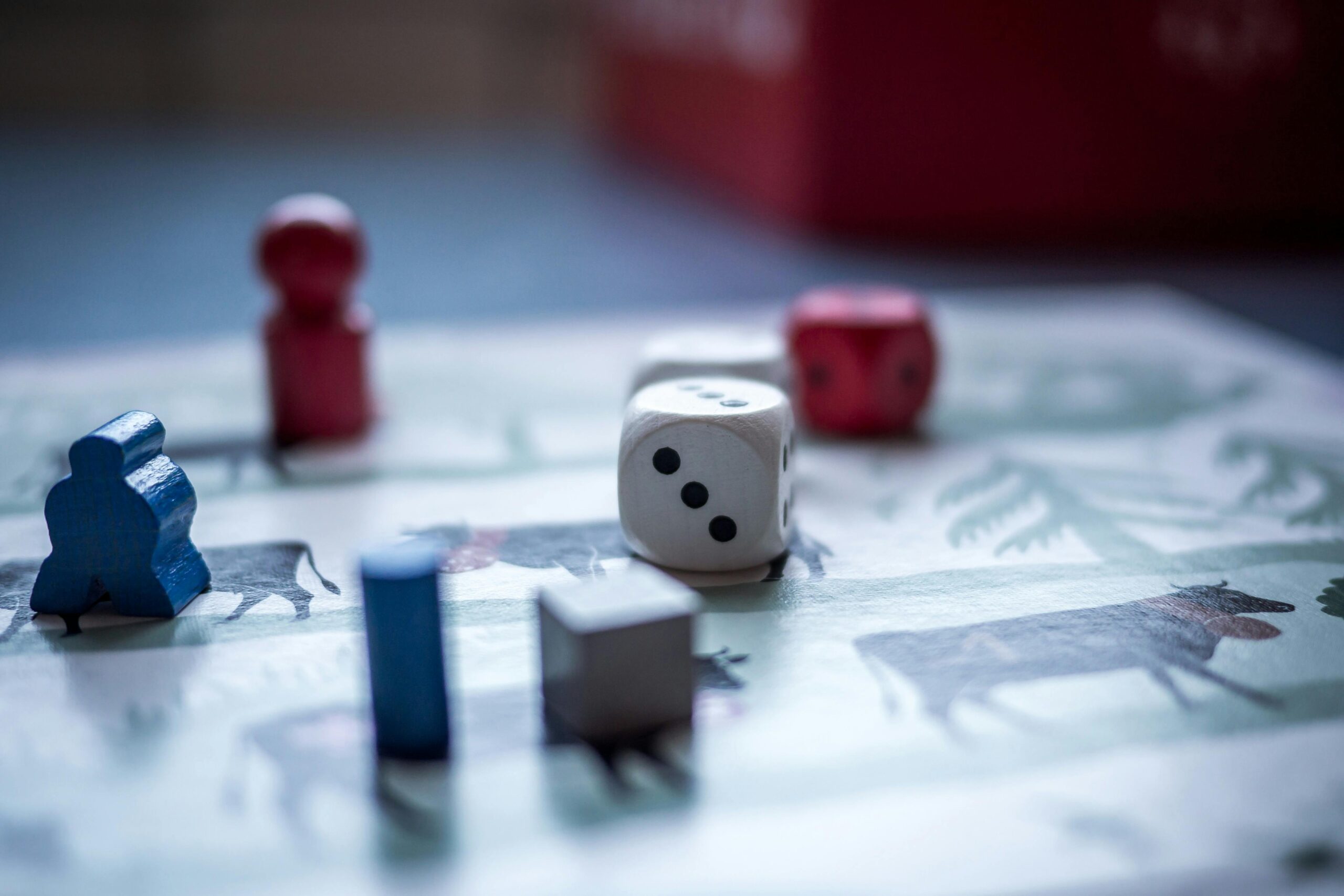 Solo bordspellen: De ultieme gids voor spellen om alleen te spelen in 2026